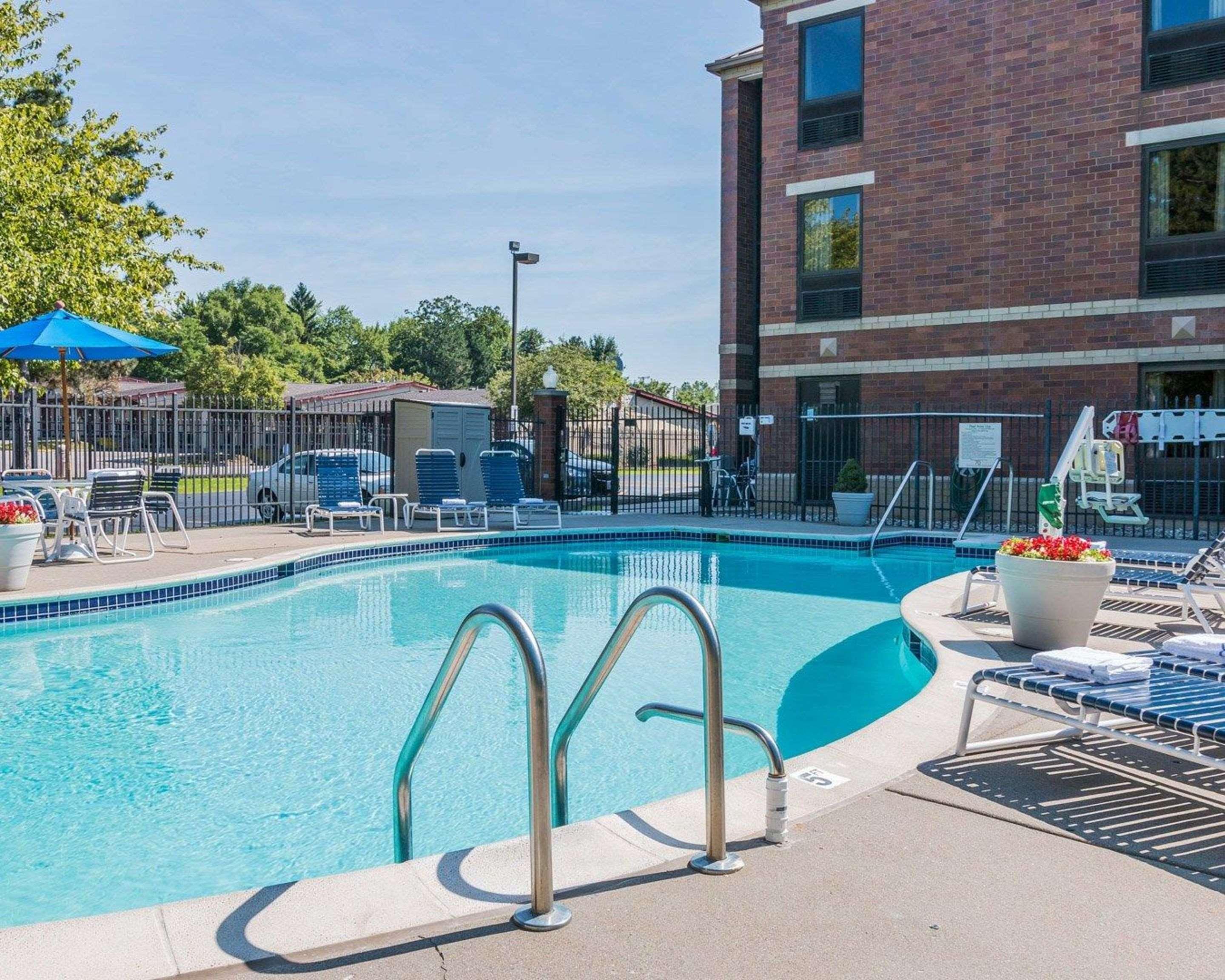 Quality Inn Auburn Hills - Detroit North Экстерьер фото