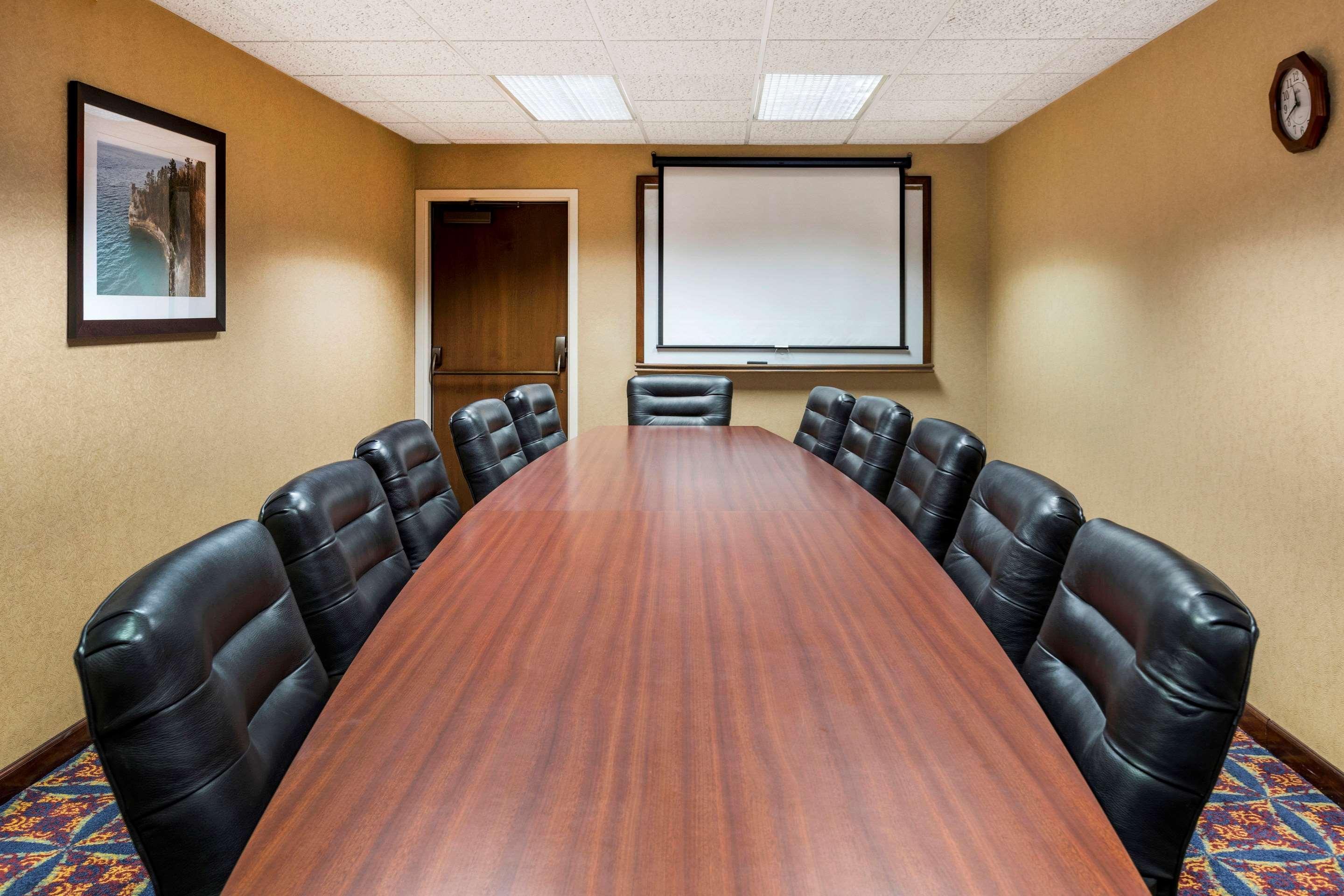 Quality Inn Auburn Hills - Detroit North Экстерьер фото