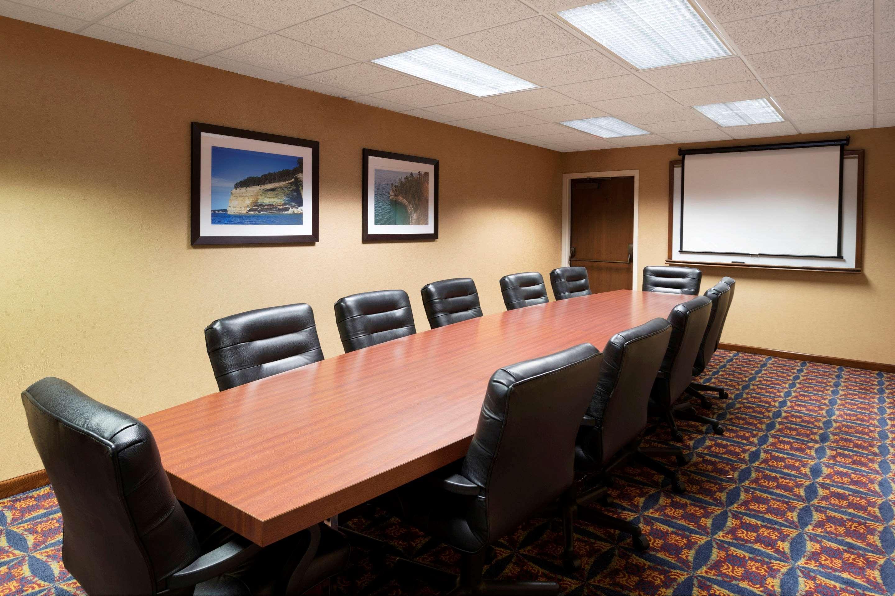 Quality Inn Auburn Hills - Detroit North Экстерьер фото