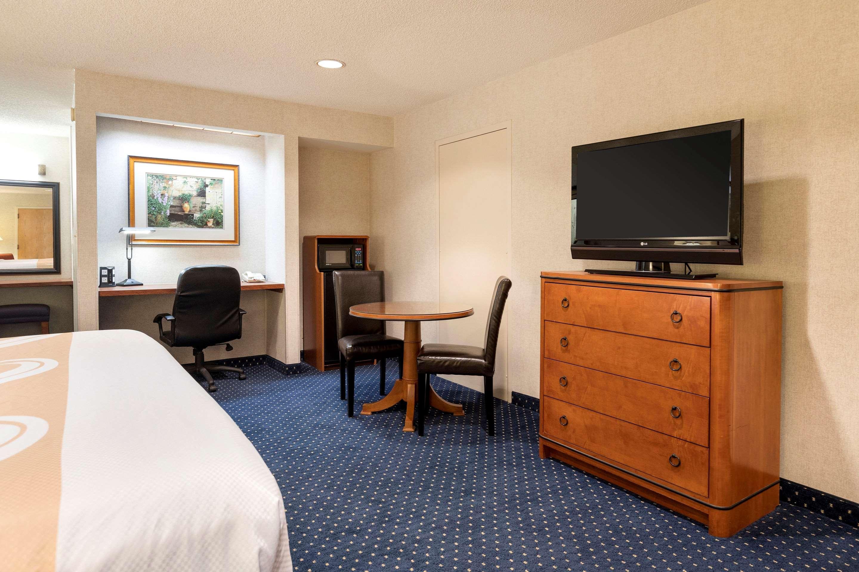 Quality Inn Auburn Hills - Detroit North Экстерьер фото