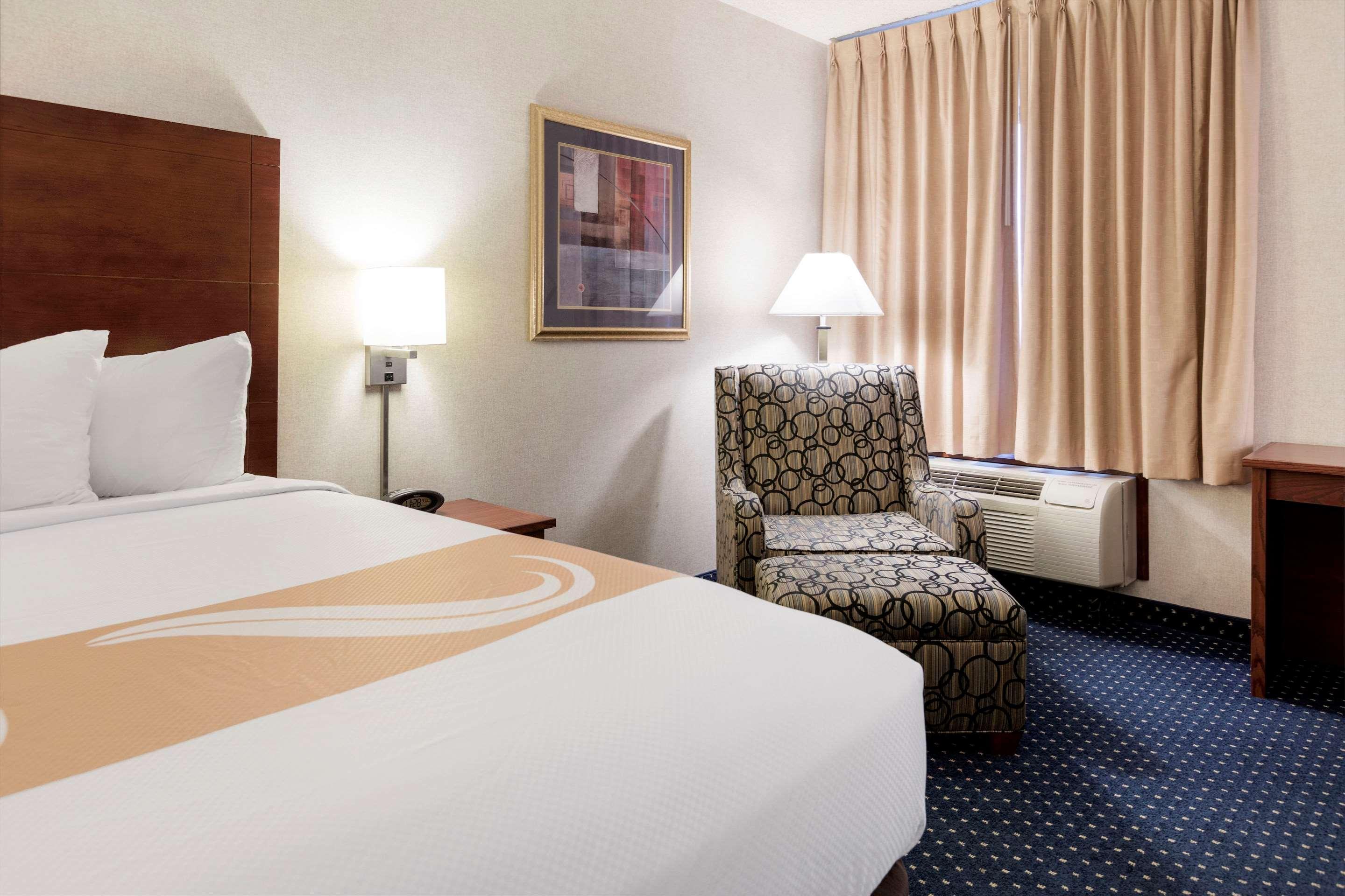 Quality Inn Auburn Hills - Detroit North Экстерьер фото