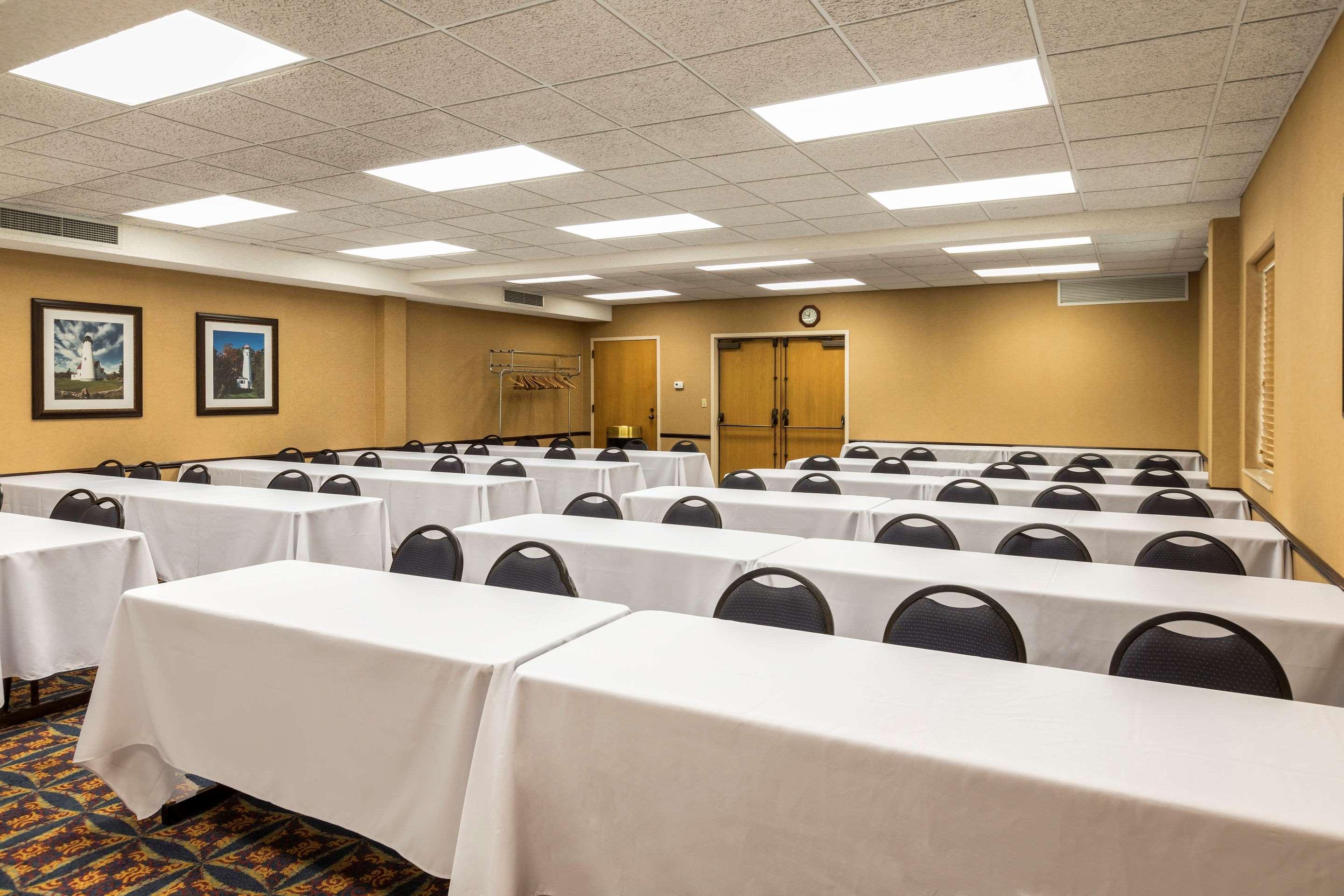 Quality Inn Auburn Hills - Detroit North Экстерьер фото