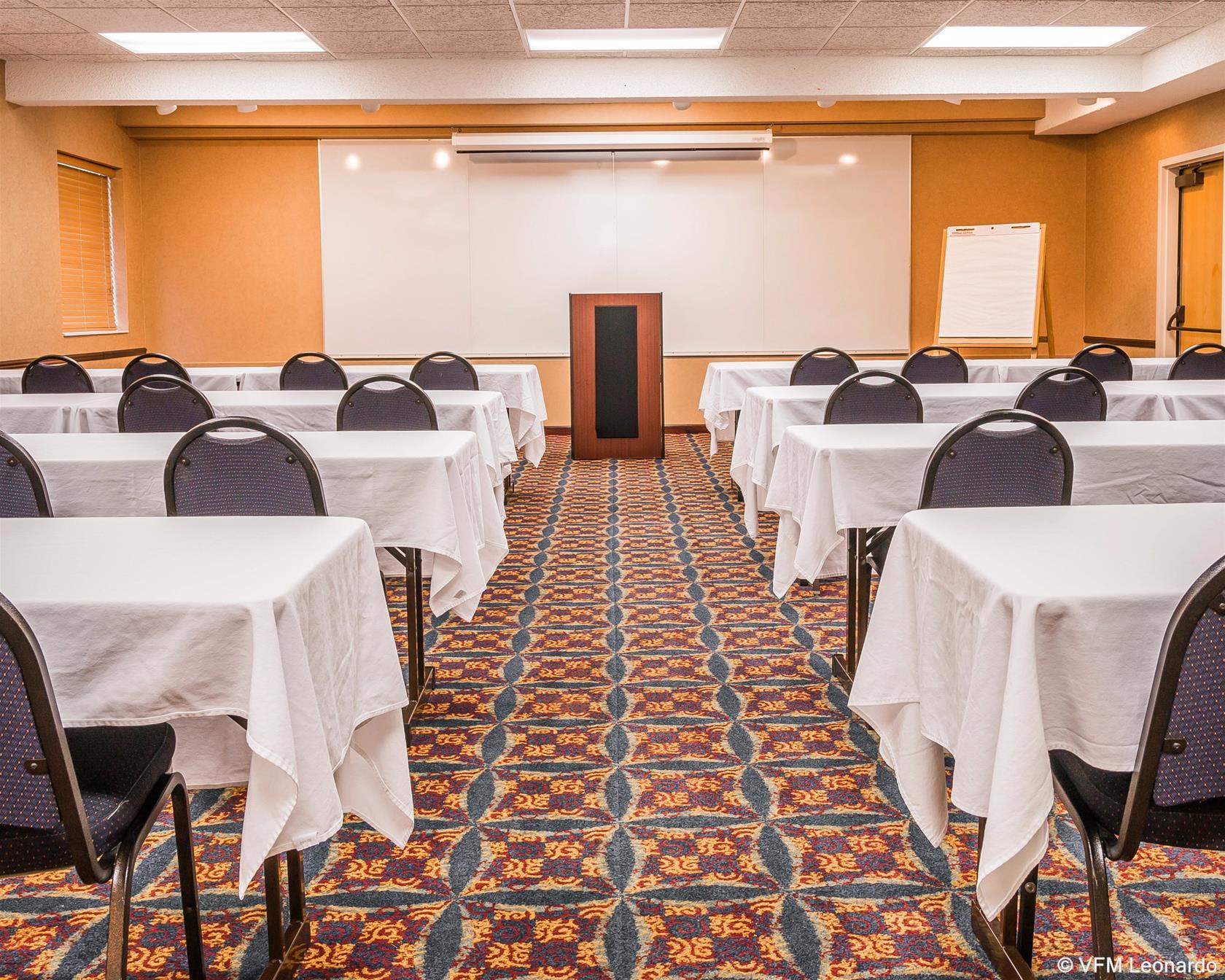 Quality Inn Auburn Hills - Detroit North Экстерьер фото